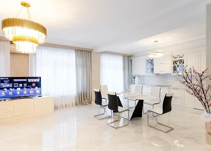 Luxe Central Apartment